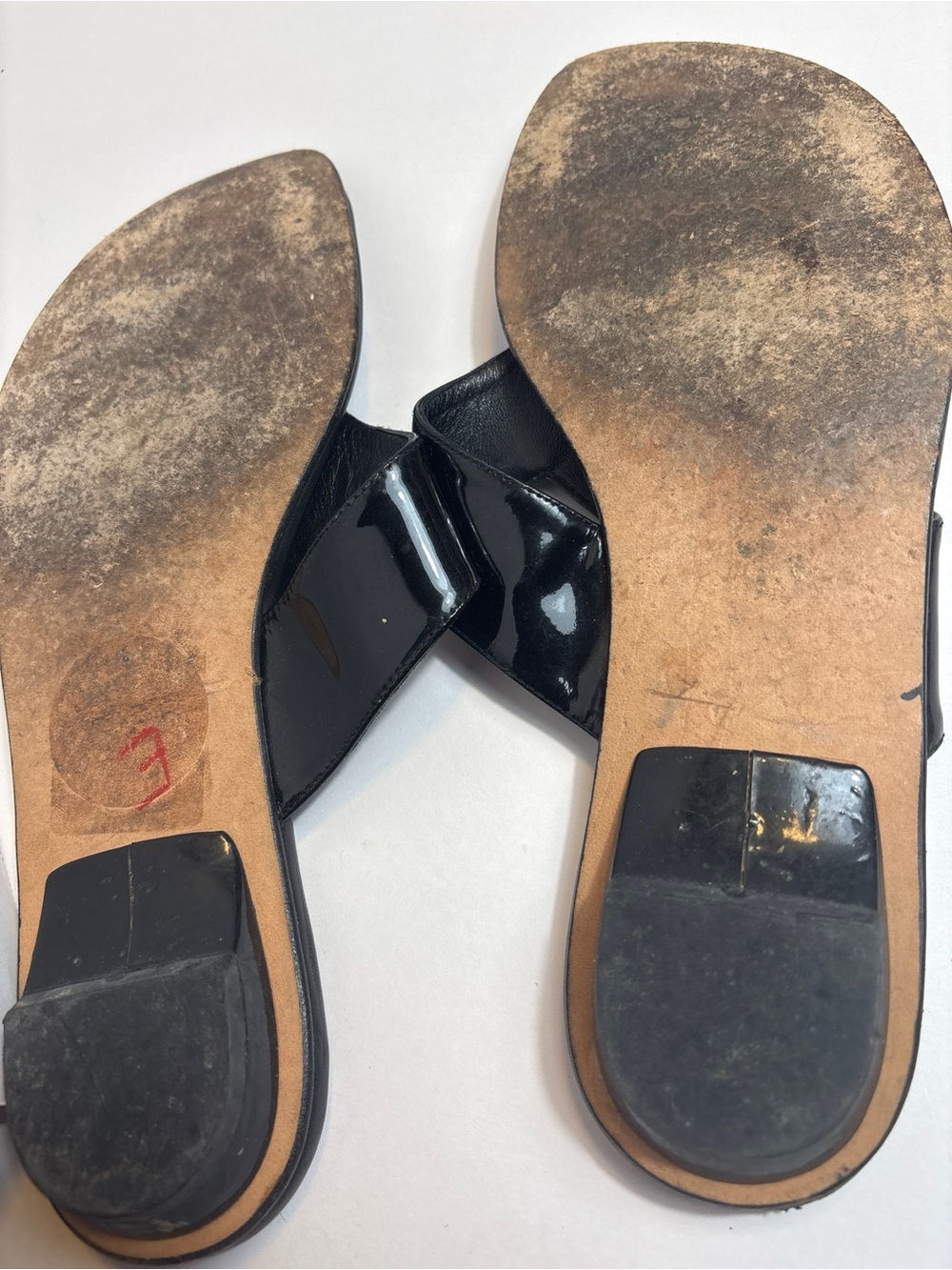 Stuart Weitzman Black Patent Leather T-Strap Sandals Not Professionally Cleaned - Picture 3 of 5